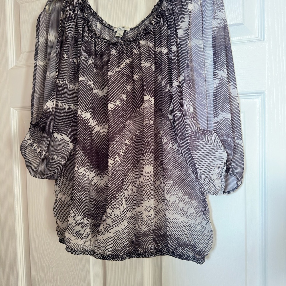 Cache Gray and White Puff Sleeve Blouse
